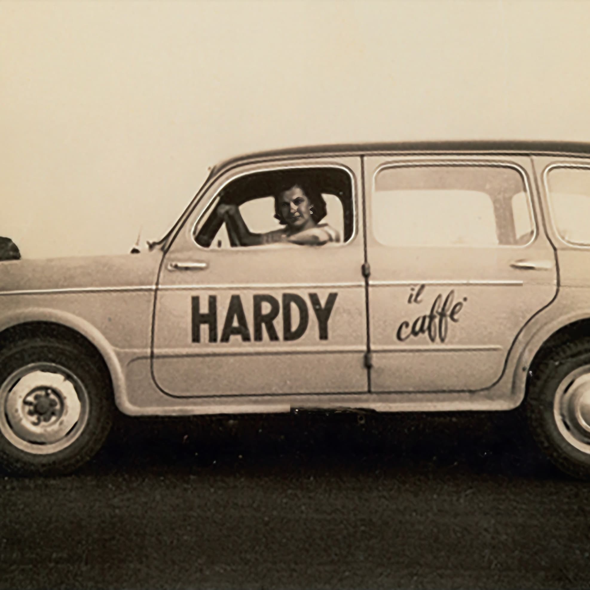 Auto storica Hardy il caffè