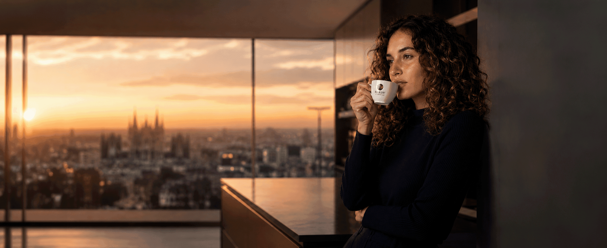 Shop Caffè Hardy con vista su Milano